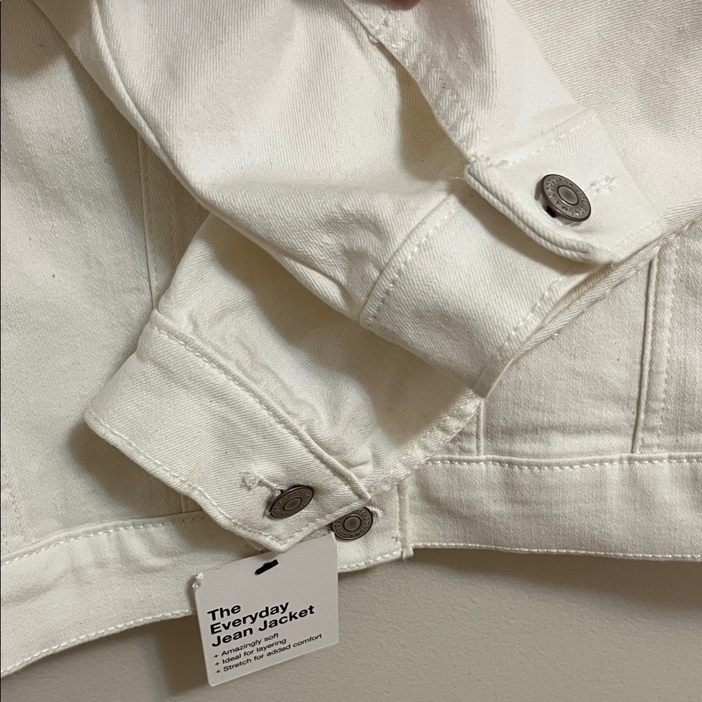 White Jean Jacket Denim Coat Size Small Button Down Pockets Classic Staple - Picture 9 of 16